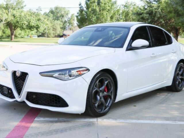 Білий Альфа Giulia, об'ємом двигуна 2 л та пробігом 50 тис. км за 3900 $, фото 1 на Automoto.ua