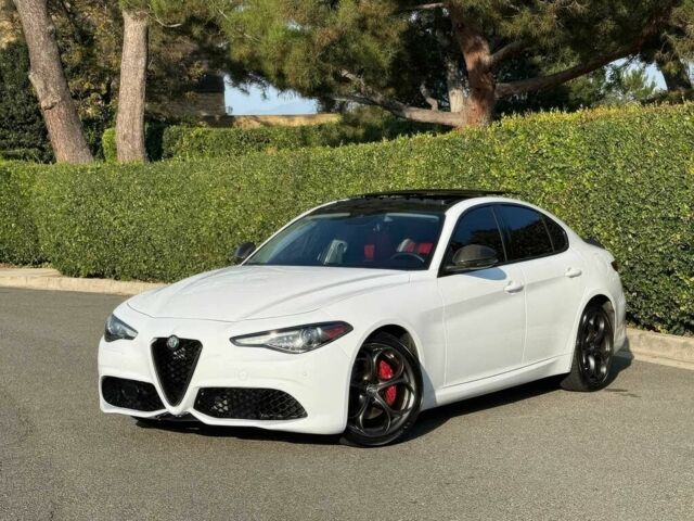Белый Альфа Giulia, объемом двигателя 2 л и пробегом 43 тыс. км за 9500 $, фото 1 на Automoto.ua