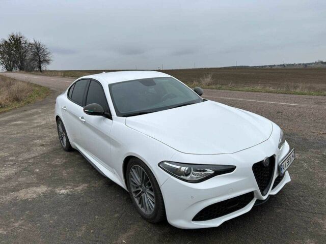 Белый Альфа Giulia, объемом двигателя 2 л и пробегом 21 тыс. км за 25700 $, фото 1 на Automoto.ua