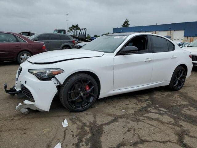 Білий Альфа Giulia, об'ємом двигуна 2 л та пробігом 50 тис. км за 453 $, фото 1 на Automoto.ua