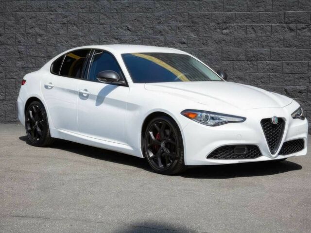 Белый Альфа Giulia, объемом двигателя 2 л и пробегом 42 тыс. км за 14000 $, фото 1 на Automoto.ua