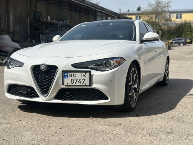 Белый Альфа Giulia, объемом двигателя 2 л и пробегом 67 тыс. км за 24000 $, фото 1 на Automoto.ua