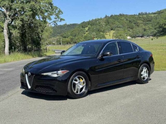 Черный Альфа Giulia, объемом двигателя 2 л и пробегом 37 тыс. км за 5900 $, фото 1 на Automoto.ua