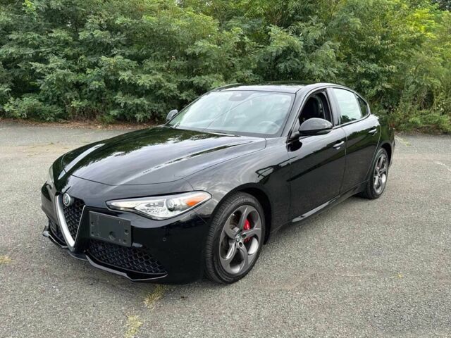 Черный Альфа Giulia, объемом двигателя 2 л и пробегом 33 тыс. км за 16500 $, фото 1 на Automoto.ua