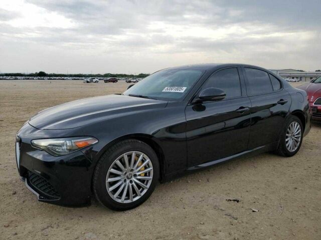 Черный Альфа Giulia, объемом двигателя 2 л и пробегом 127 тыс. км за 4850 $, фото 1 на Automoto.ua