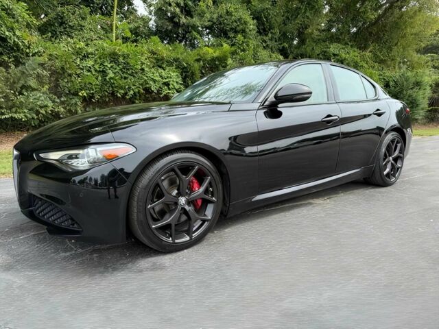 Черный Альфа Giulia, объемом двигателя 2 л и пробегом 54 тыс. км за 17000 $, фото 1 на Automoto.ua