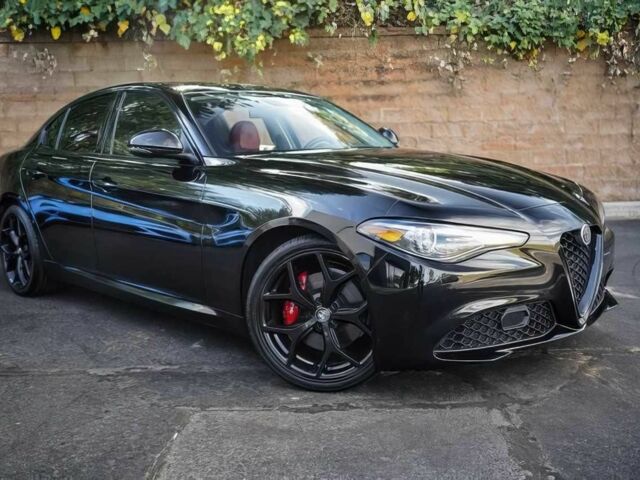 Чорний Альфа Giulia, об'ємом двигуна 2 л та пробігом 31 тис. км за 16200 $, фото 1 на Automoto.ua