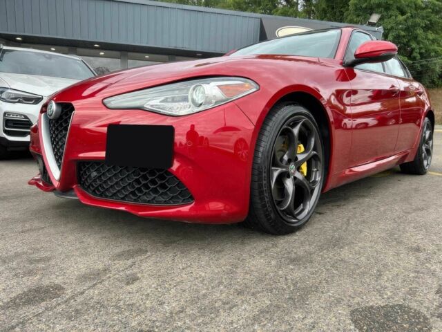 Красный Альфа Giulia, объемом двигателя 2 л и пробегом 32 тыс. км за 4900 $, фото 1 на Automoto.ua