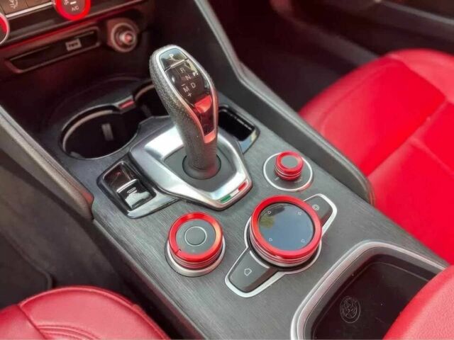 Красный Альфа Giulia, объемом двигателя 2 л и пробегом 52 тыс. км за 11000 $, фото 1 на Automoto.ua