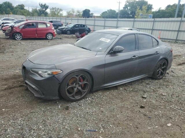 Серый Альфа Giulia, объемом двигателя 2 л и пробегом 41 тыс. км за 4500 $, фото 1 на Automoto.ua