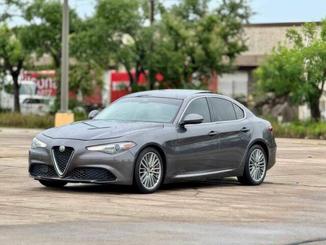 Серый Альфа Giulia, объемом двигателя 2 л и пробегом 90 тыс. км за 14300 $, фото 1 на Automoto.ua