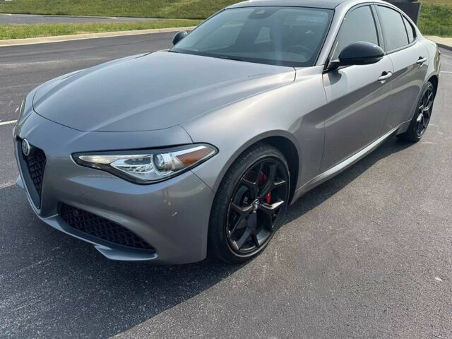 Серый Альфа Giulia, объемом двигателя 2 л и пробегом 42 тыс. км за 11700 $, фото 1 на Automoto.ua