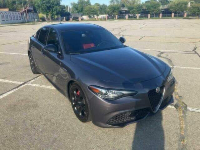 Серый Альфа Giulia, объемом двигателя 2 л и пробегом 16 тыс. км за 13000 $, фото 1 на Automoto.ua