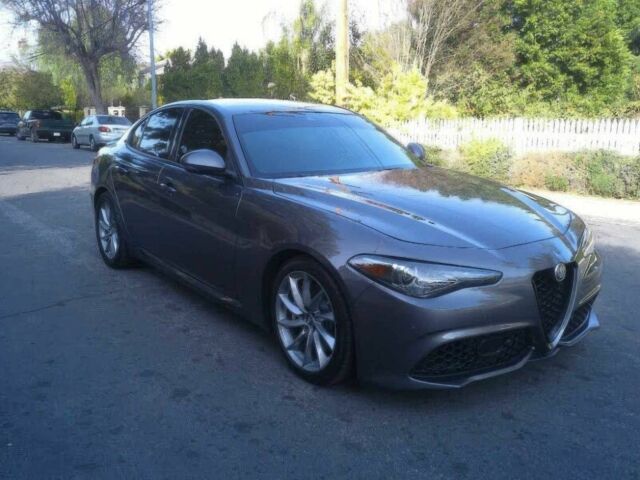 Серый Альфа Giulia, объемом двигателя 2 л и пробегом 45 тыс. км за 13000 $, фото 1 на Automoto.ua