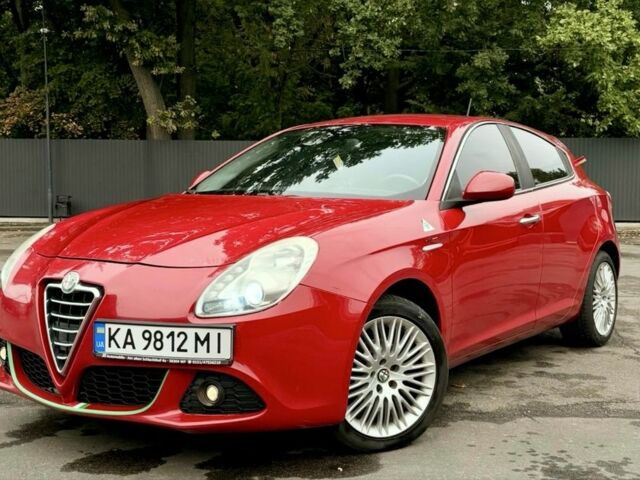 Красный Альфа Giulietta, объемом двигателя 1.4 л и пробегом 279 тыс. км за 6600 $, фото 1 на Automoto.ua