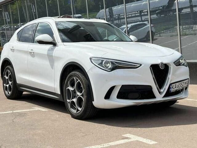 Білий Альфа stelvio, об'ємом двигуна 2 л та пробігом 137 тис. км за 27999 $, фото 1 на Automoto.ua