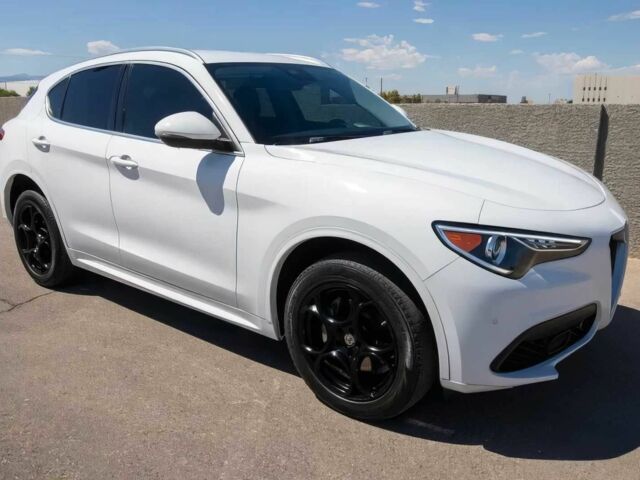 Белый Альфа stelvio, объемом двигателя 2 л и пробегом 37 тыс. км за 9900 $, фото 1 на Automoto.ua
