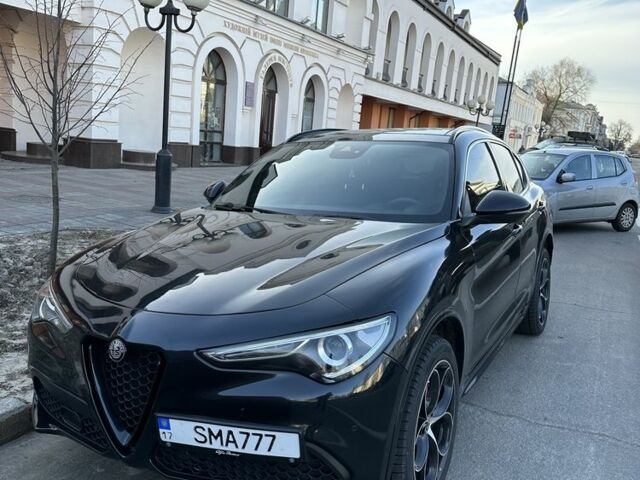 Черный Альфа stelvio, объемом двигателя 2 л и пробегом 60 тыс. км за 31500 $, фото 1 на Automoto.ua