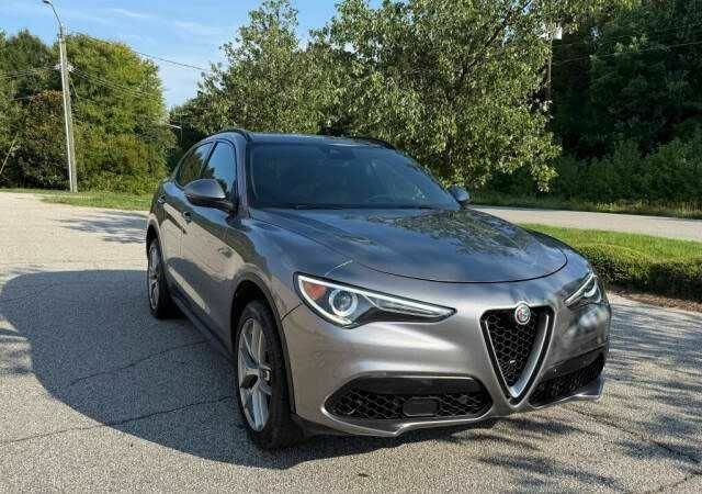 Серый Альфа stelvio, объемом двигателя 2 л и пробегом 88 тыс. км за 6500 $, фото 1 на Automoto.ua