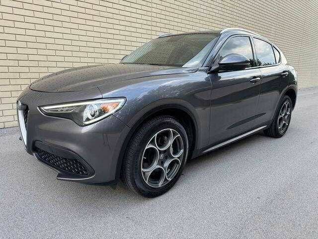 Серый Альфа stelvio, объемом двигателя 2 л и пробегом 37 тыс. км за 5400 $, фото 1 на Automoto.ua