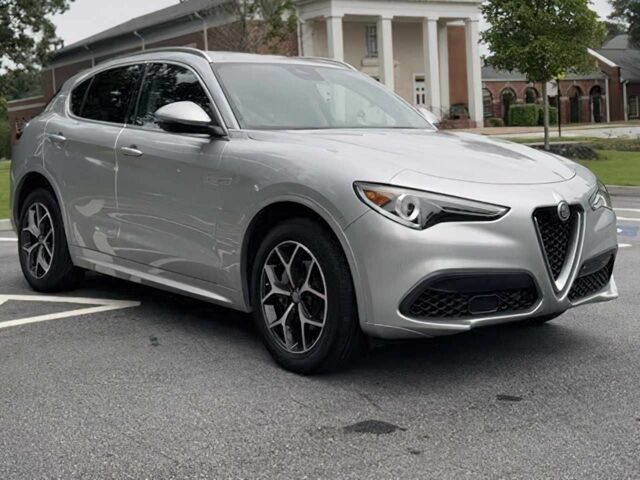 Серый Альфа stelvio, объемом двигателя 2 л и пробегом 42 тыс. км за 18300 $, фото 1 на Automoto.ua