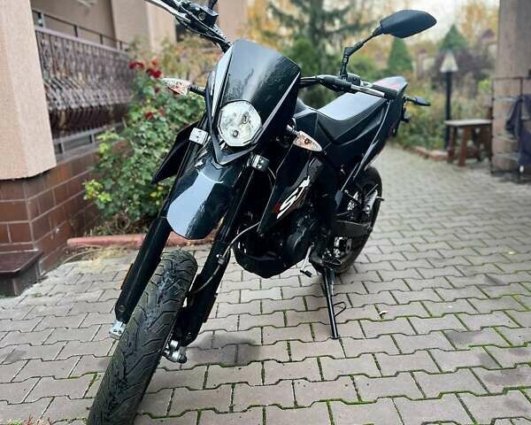 Красный Априлия СХ, объемом двигателя 0.12 л и пробегом 4 тыс. км за 3084 $, фото 1 на Automoto.ua