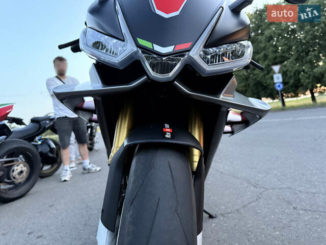 Серый Априлия RSV4, объемом двигателя 1 л и пробегом 3 тыс. км за 17900 $, фото 1 на Automoto.ua