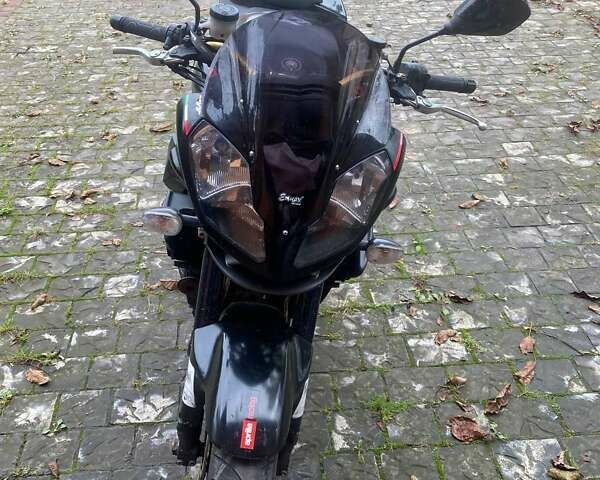 Априлия Tuono 1000 R 2011 в Луцке на Automoto.ua Черный Априлия Tuono 1000 R, объемом двигателя 1 л и пробегом 27 тыс. км за 2500 $, фото 1 на Automoto.ua