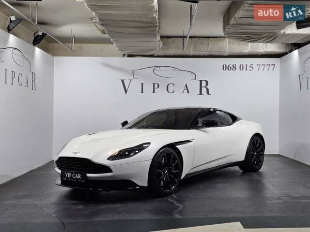 Белый Астон Мартин DB11, объемом двигателя 3.98 л и пробегом 36 тыс. км за 128888 $, фото 1 на Automoto.ua