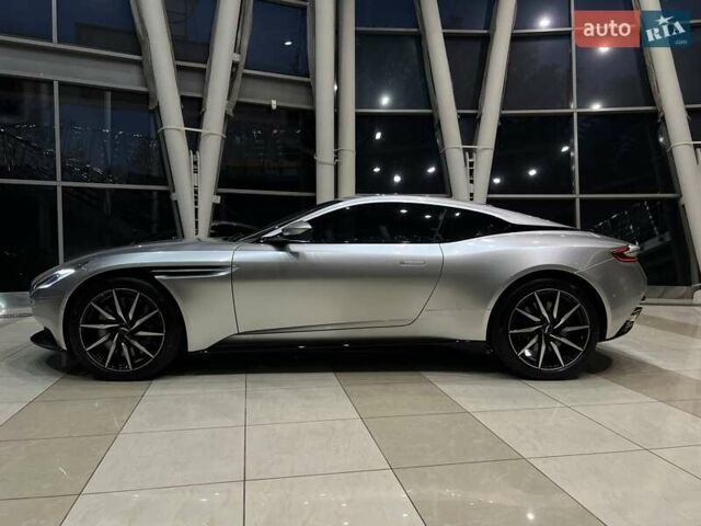 Черный Астон Мартин DB11, объемом двигателя 4 л и пробегом 43 тыс. км за 117000 $, фото 1 на Automoto.ua