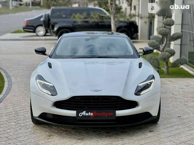 Астон Мартин DB11, объемом двигателя 4 л и пробегом 33 тыс. км за 175000 $, фото 1 на Automoto.ua