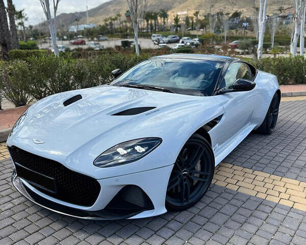 Белый Астон Мартин DBS Superleggera, объемом двигателя 5.2 л и пробегом 15 тыс. км за 230000 $, фото 1 на Automoto.ua