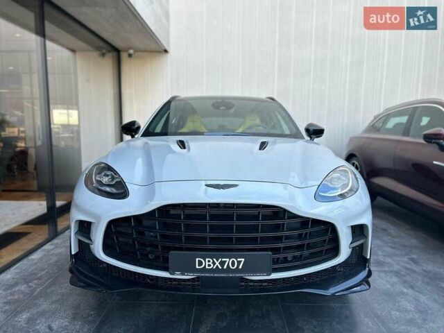 Серый Астон Мартин DBX 707, объемом двигателя 3.98 л и пробегом 10 тыс. км за 238000 $, фото 1 на Automoto.ua