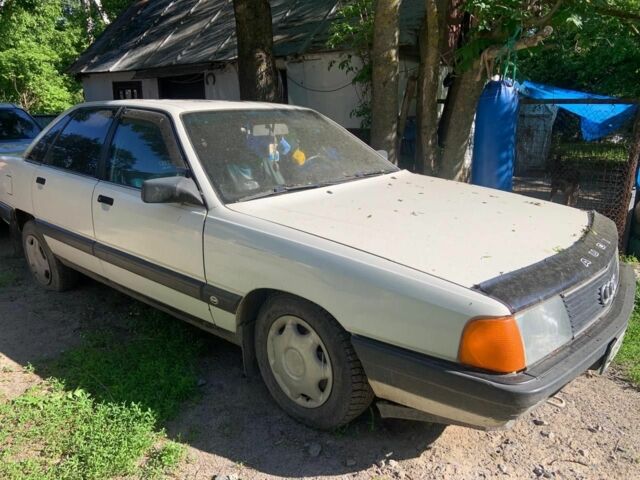 Білий Ауді 100, об'ємом двигуна 1.8 л та пробігом 187 тис. км за 1500 $, фото 1 на Automoto.ua