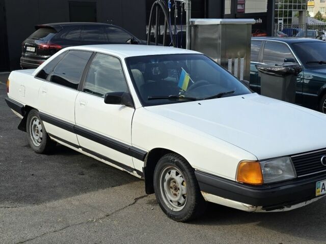 Белый Ауди 100, объемом двигателя 2 л и пробегом 180 тыс. км за 2100 $, фото 1 на Automoto.ua