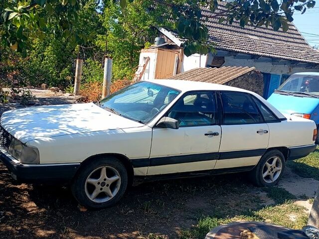 Ауди 100 1983 в Татарбунарах на Automoto.ua Белый Ауди 100, объемом двигателя 1.8 л и пробегом 111 тыс. км за 350 $, фото 1 на Automoto.ua
