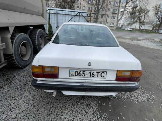 Белый Ауди 100, объемом двигателя 1.8 л и пробегом 1000 тыс. км за 600 $, фото 1 на Automoto.ua