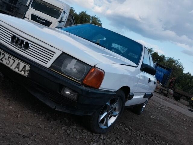 Белый Ауди 100, объемом двигателя 2.3 л и пробегом 225 тыс. км за 850 $, фото 1 на Automoto.ua