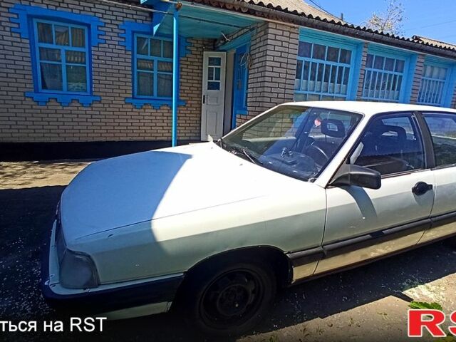 Белый Ауди 100, объемом двигателя 1.8 л и пробегом 410 тыс. км за 900 $, фото 1 на Automoto.ua