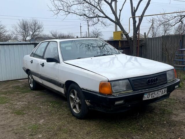 Белый Ауди 100, объемом двигателя 2.1 л и пробегом 300 тыс. км за 700 $, фото 1 на Automoto.ua