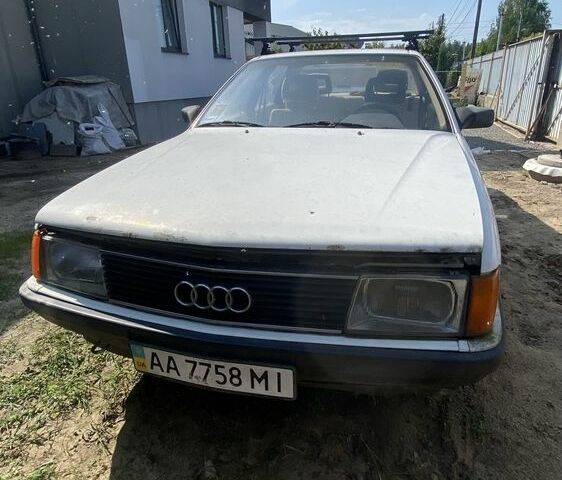 Белый Ауди 100, объемом двигателя 2 л и пробегом 393 тыс. км за 486 $, фото 1 на Automoto.ua