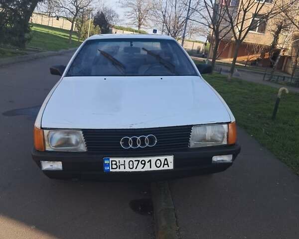 Білий Ауді 100, об'ємом двигуна 2.3 л та пробігом 200 тис. км за 900 $, фото 1 на Automoto.ua