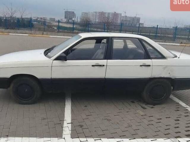 Білий Ауді 100, об'ємом двигуна 2 л та пробігом 200 тис. км за 1000 $, фото 1 на Automoto.ua