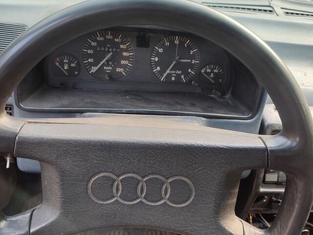 Білий Ауді 100, об'ємом двигуна 1.8 л та пробігом 250 тис. км за 700 $, фото 1 на Automoto.ua