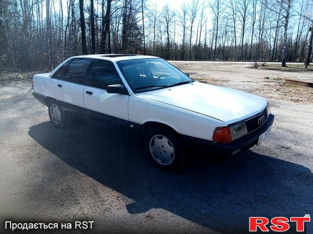Белый Ауди 100, объемом двигателя 2 л и пробегом 527 тыс. км за 1500 $, фото 1 на Automoto.ua