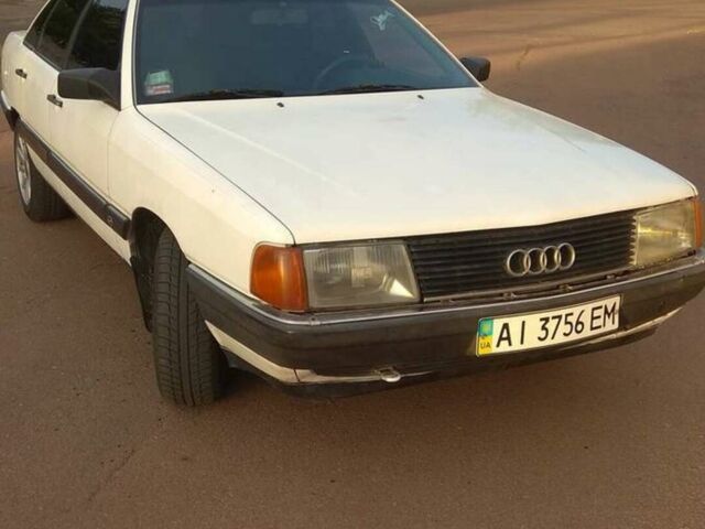 Білий Ауді 100, об'ємом двигуна 1.8 л та пробігом 267 тис. км за 2700 $, фото 1 на Automoto.ua