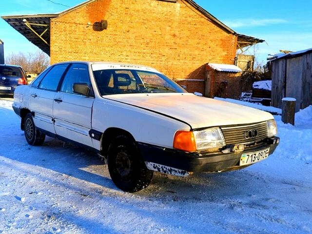 Білий Ауді 100, об'ємом двигуна 1.8 л та пробігом 232 тис. км за 650 $, фото 1 на Automoto.ua
