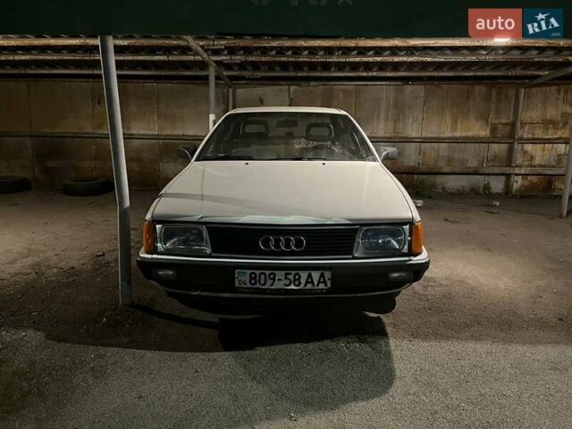 Белый Ауди 100, объемом двигателя 1.8 л и пробегом 300 тыс. км за 2000 $, фото 1 на Automoto.ua