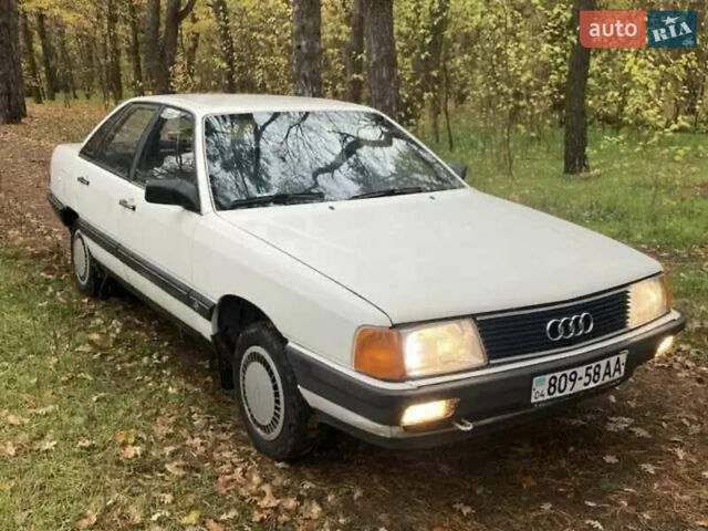 Белый Ауди 100, объемом двигателя 1.8 л и пробегом 200 тыс. км за 1850 $, фото 1 на Automoto.ua