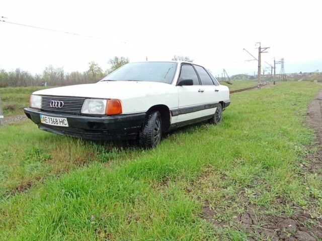 Білий Ауді 100, об'ємом двигуна 1.6 л та пробігом 230 тис. км за 896 $, фото 1 на Automoto.ua